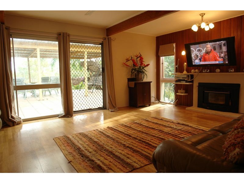 42 Sugars Road, Bellbowrie QLD 4070