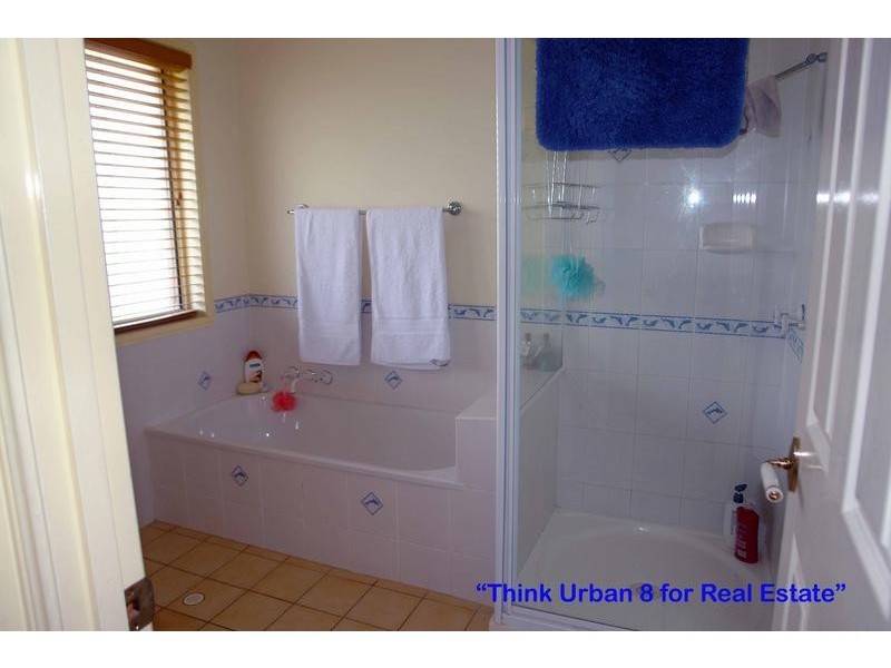 66 Gibson Cres, Bellbowrie QLD 4070