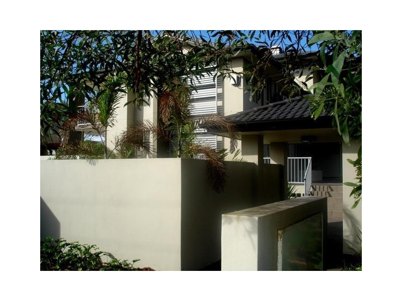 4 131 Muir Street, Labrador QLD 4215