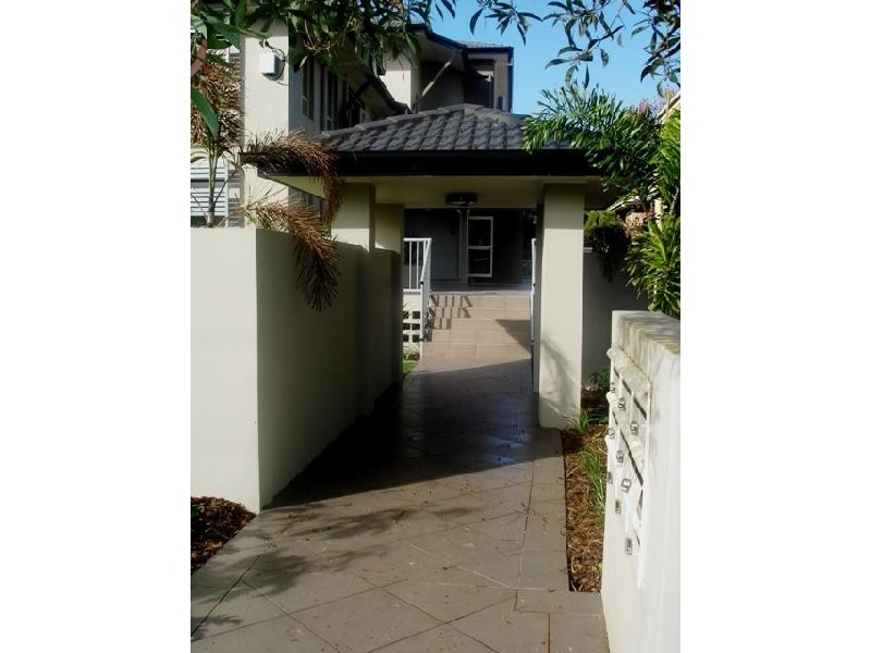 4 131 Muir Street, Labrador QLD 4215