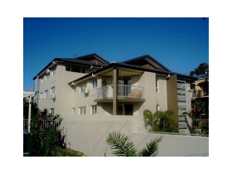 4 131 Muir Street, Labrador QLD 4215