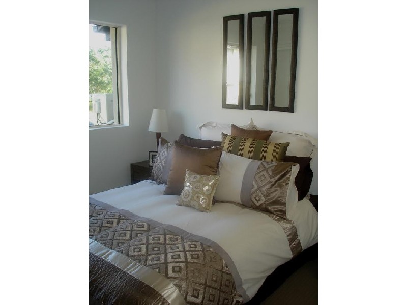 4 131 Muir Street, Labrador QLD 4215