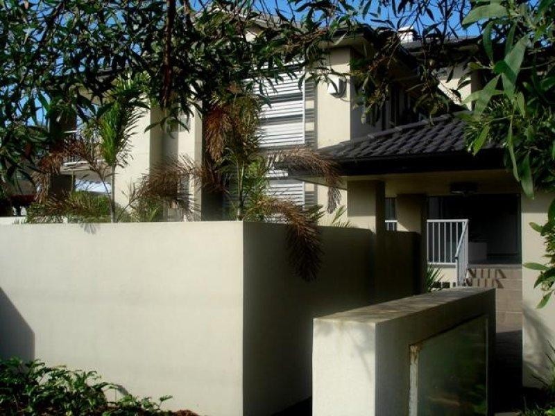 4 131 Muir Street, Labrador QLD 4215