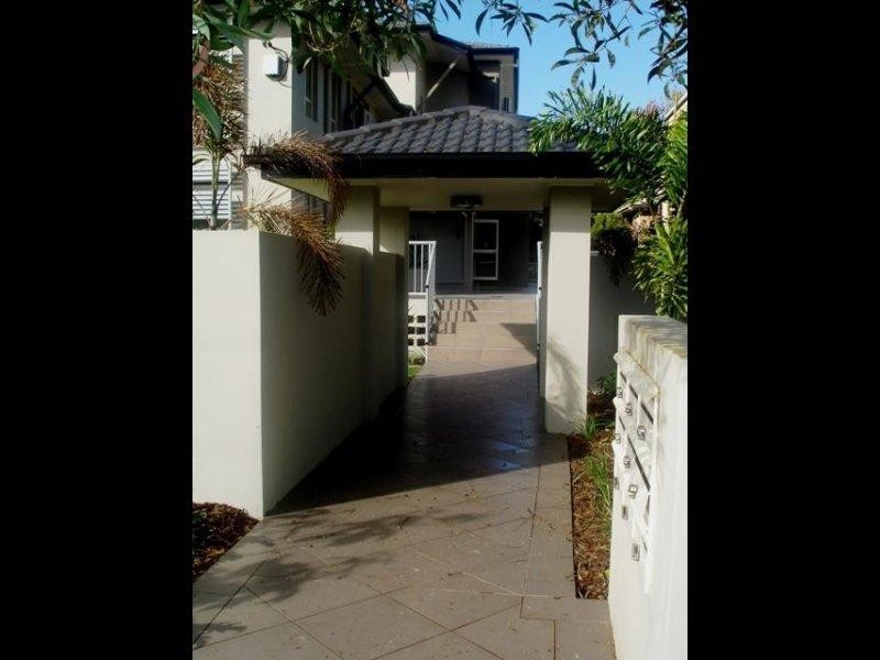 4 131 Muir St, Labrador QLD 4215