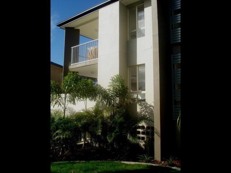 4 131 Muir St, Labrador QLD 4215