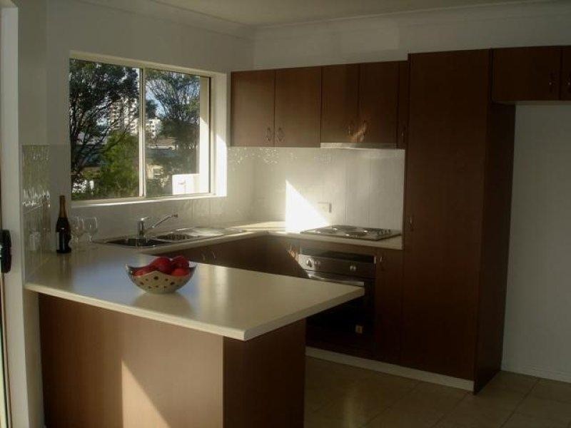 4 131 Muir St, Labrador QLD 4215