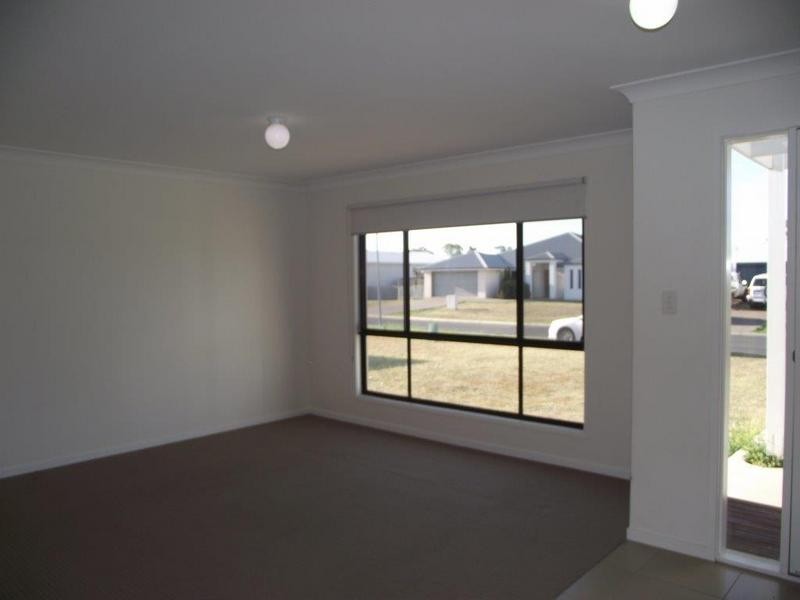 14 Keys Place, Dalby QLD 4405
