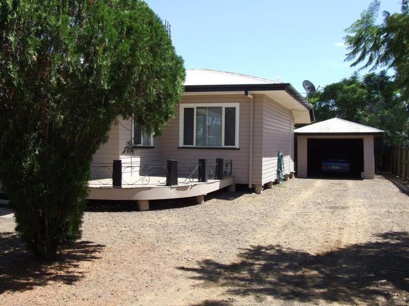 4 Wooburn Street, Dalby QLD 4405