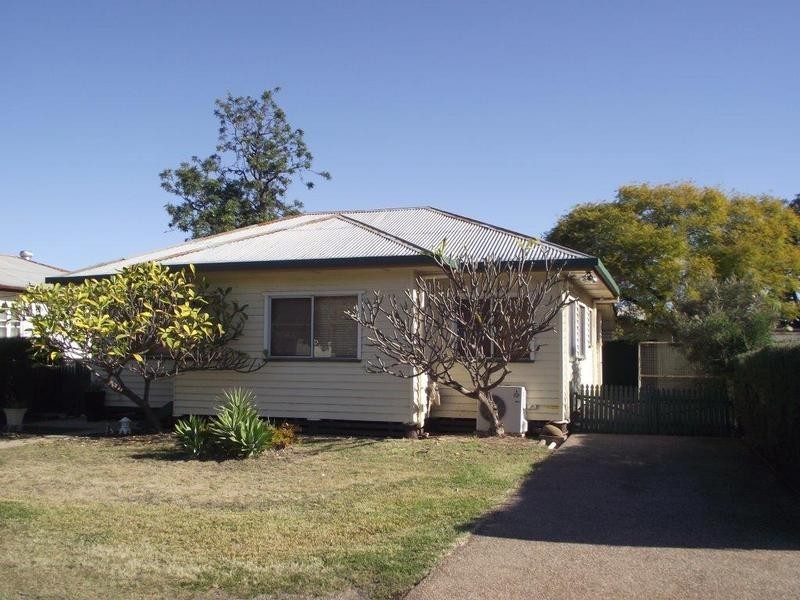 10 Morris Street, Dalby QLD 4405