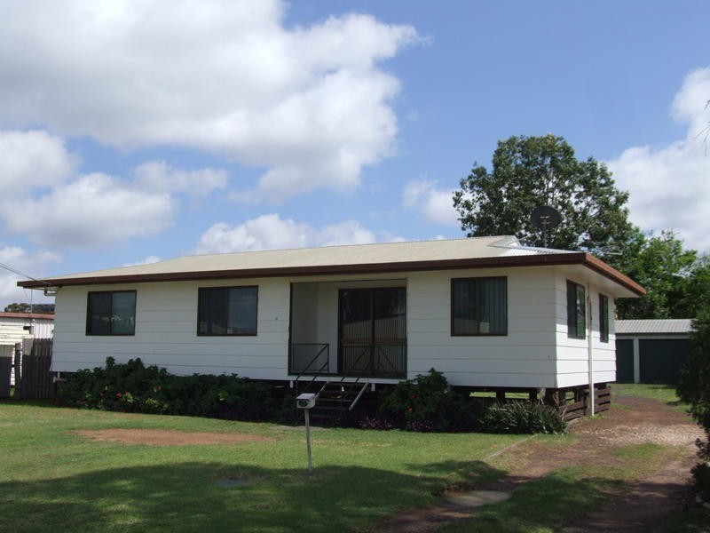 17 Lindsay Street, Dalby QLD 4405
