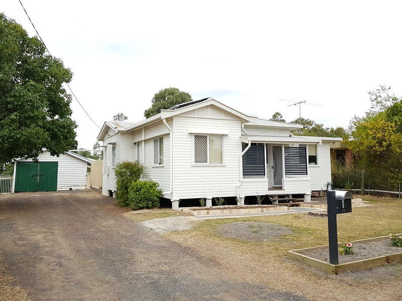 77 Edward Street, Dalby QLD 4405