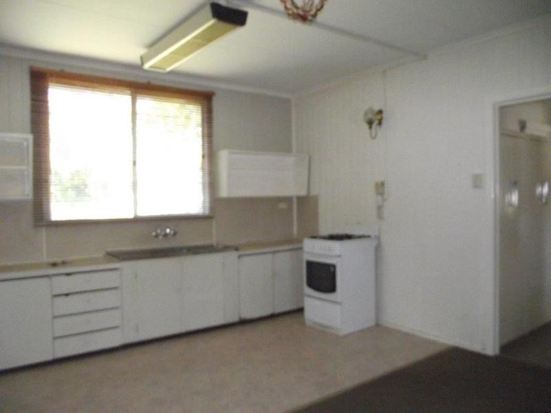 1 Knowles Street, Dalby QLD 4405