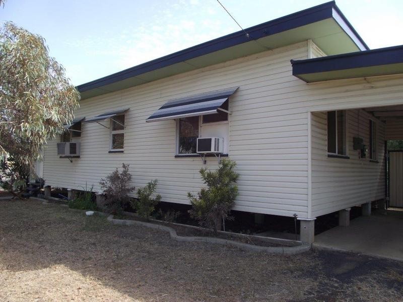 1 Knowles Street, Dalby QLD 4405