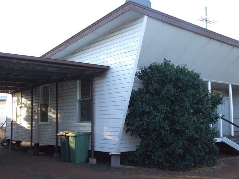 2/24 Bunya Street, Dalby QLD 4405