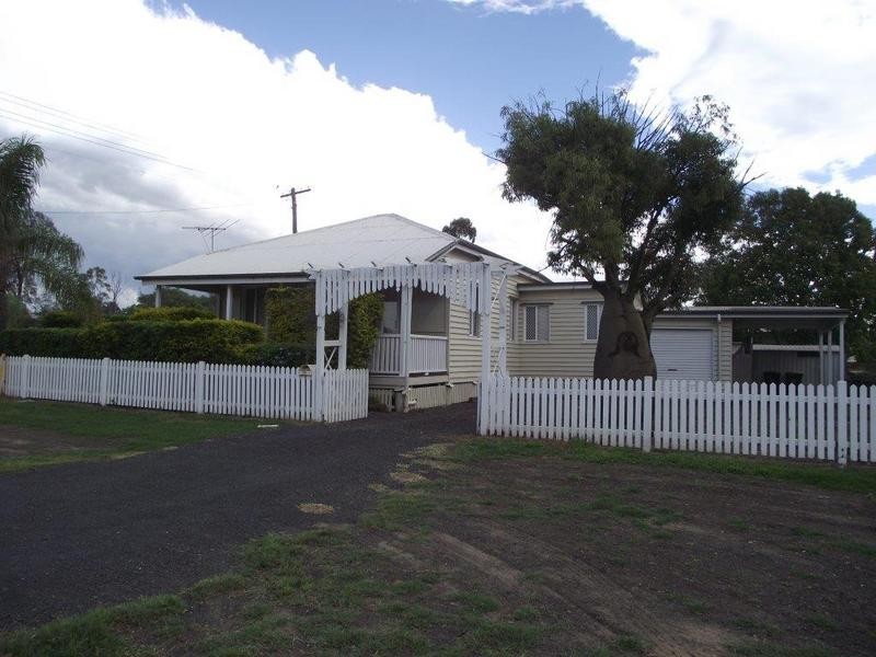 82 Edward Street, Dalby QLD 4405