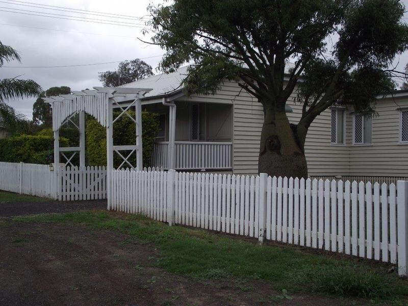 82 Edward Street, Dalby QLD 4405