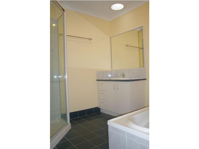 1/4 Mcpherson Court, Dalby QLD 4405