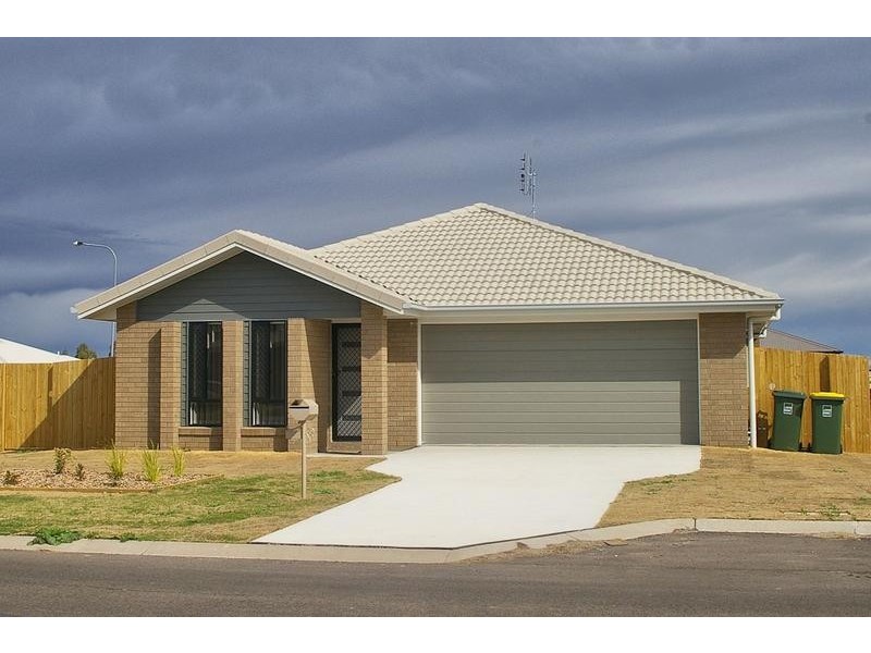 33 Gosden Drive, Dalby QLD 4405