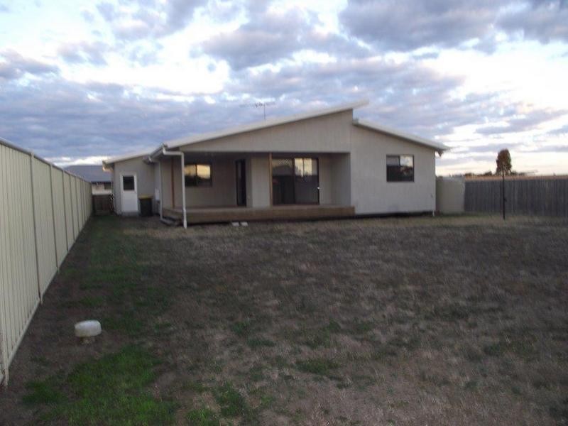 12 Barry Place, Dalby QLD 4405