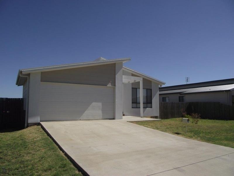 26 Barry Place, Dalby QLD 4405