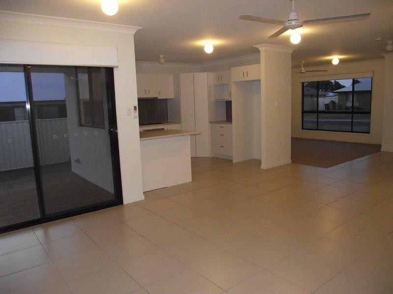 18 Barry Place, Dalby QLD 4405