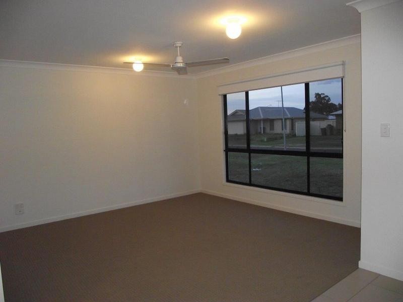 18 Barry Place, Dalby QLD 4405