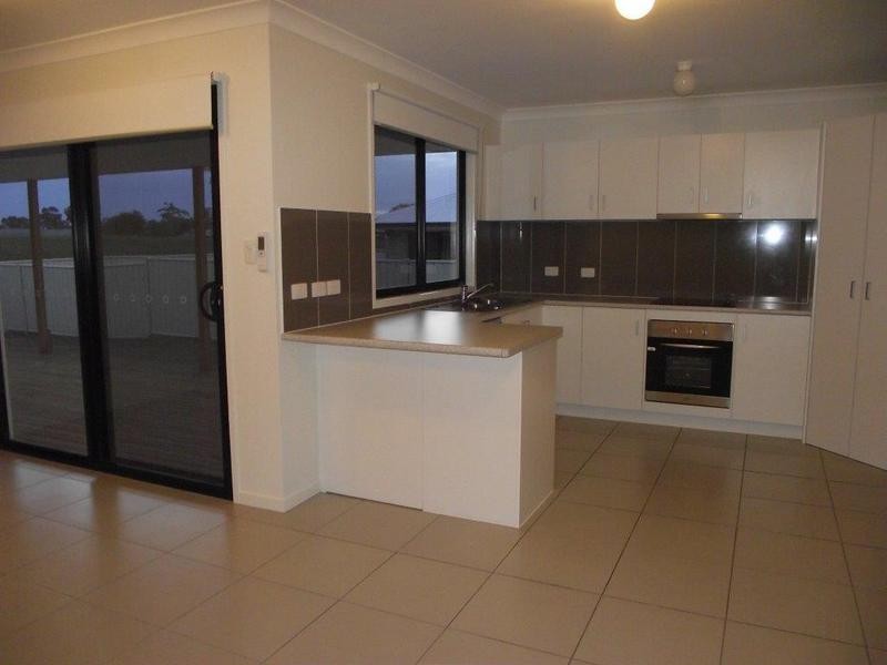 18 Barry Place, Dalby QLD 4405