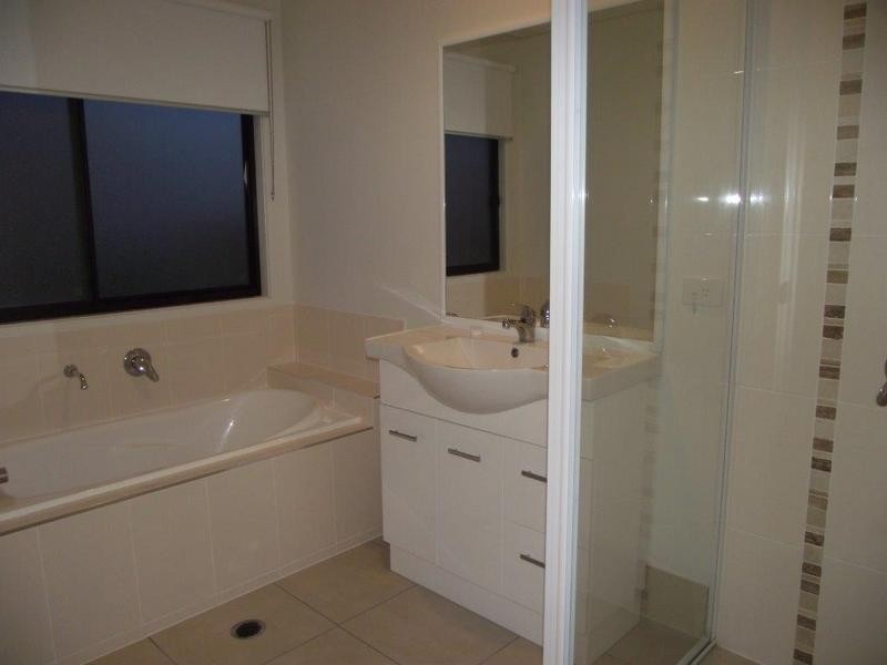 18 Barry Place, Dalby QLD 4405