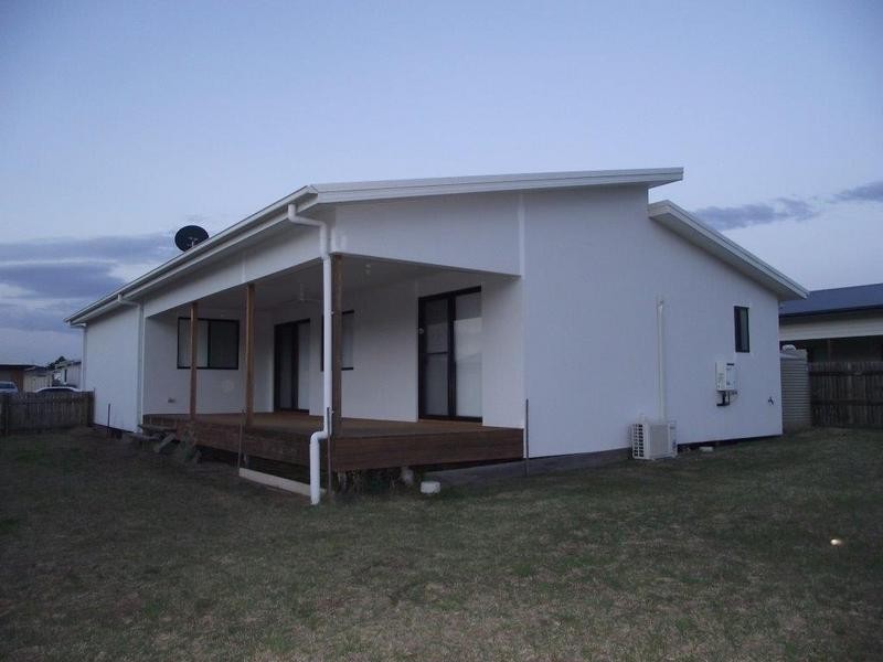 18 Barry Place, Dalby QLD 4405