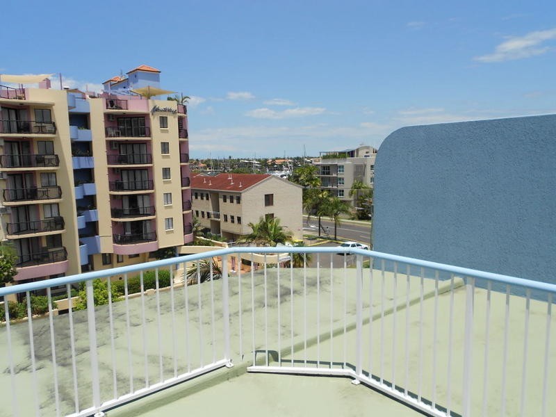9 20-22 Burnett Street, Mooloolaba QLD 4557