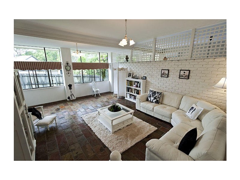 5 Treetop Court, Mooloolah Valley QLD 4553