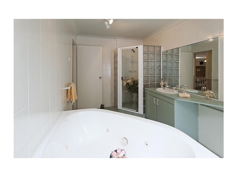 5 Treetop Court, Mooloolah Valley QLD 4553