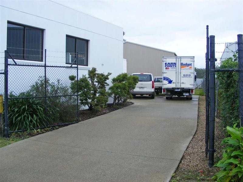 2/ 21 Daniel Street, Caloundra West QLD 4551