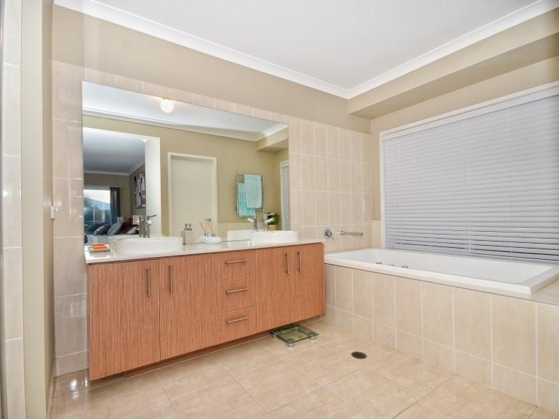 13 Airlie Crescent, Pelican Waters QLD 4551