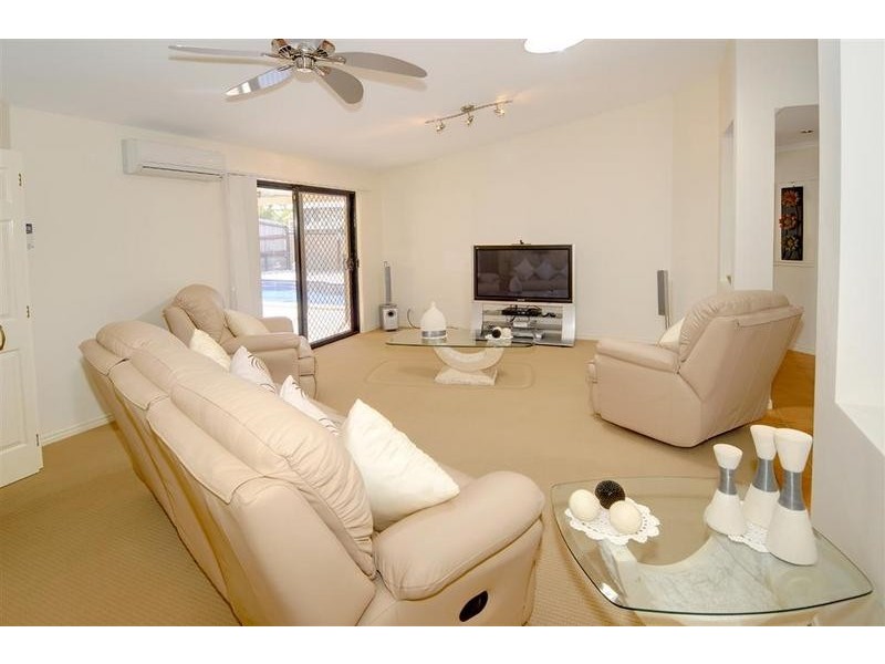 11 Anglia Place, Little Mountain QLD 4551