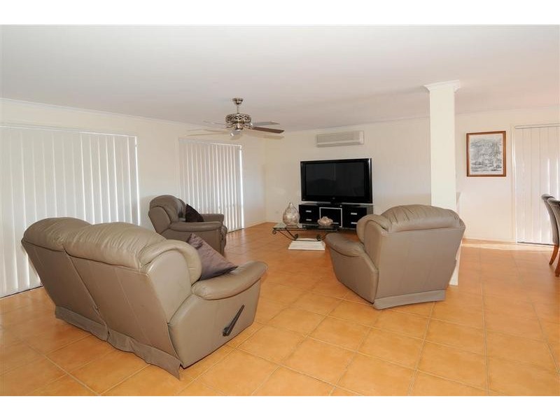 11 Anglia Place, Little Mountain QLD 4551