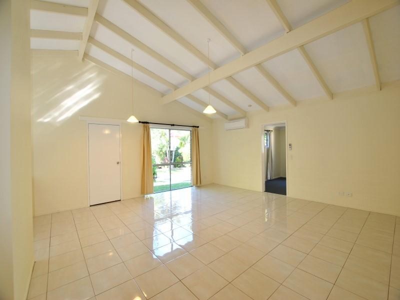 5 Applegum Drive, Little Mountain QLD 4551