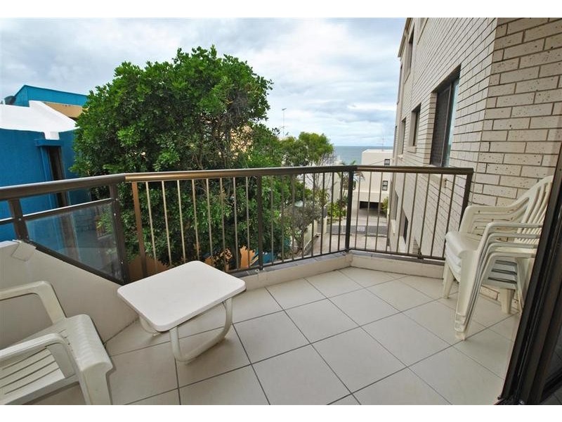 4/ 11 Warne Terrace, Kings Beach QLD 4551