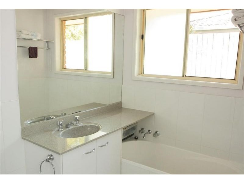 5 Athenree Place, Little Mountain QLD 4551