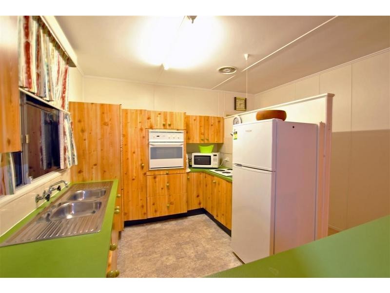 4 Barr Avenue, Shelly Beach QLD 4551