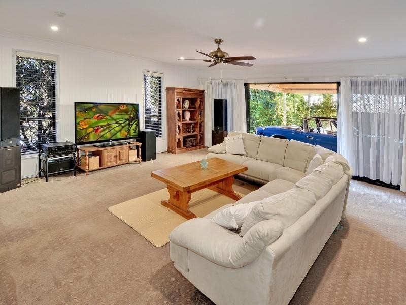 25 Bellevue Drive, Little Mountain QLD 4551