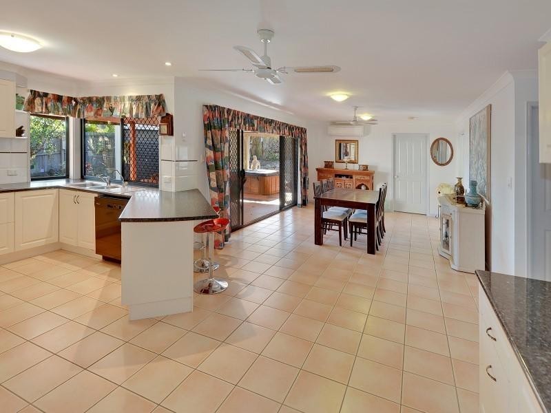 25 Bellevue Drive, Little Mountain QLD 4551