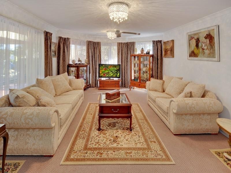 25 Bellevue Drive, Little Mountain QLD 4551