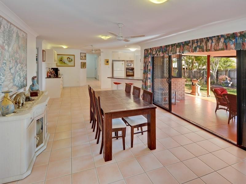 25 Bellevue Drive, Little Mountain QLD 4551