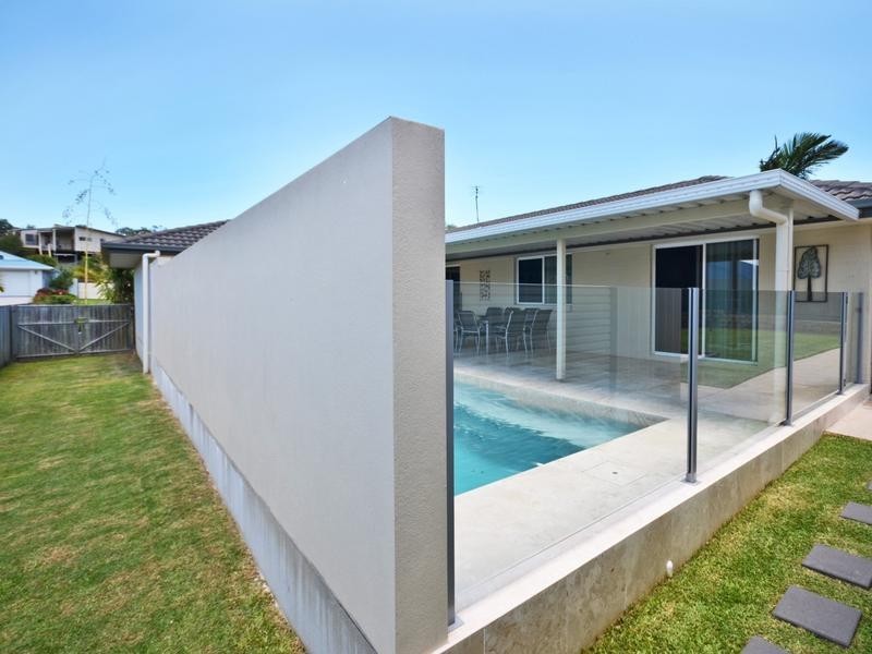 48 Bellevue Drive, Little Mountain QLD 4551