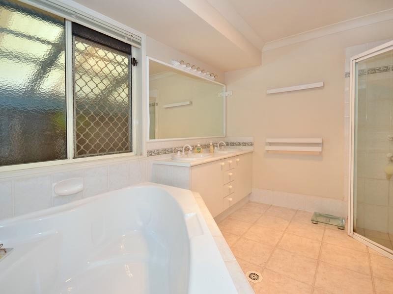 4 Berkley Place, Little Mountain QLD 4551