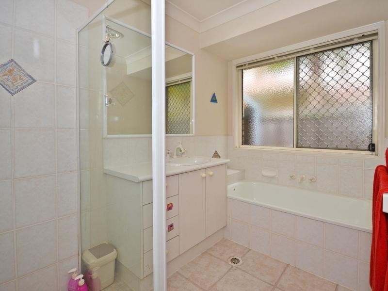 4 Berkley Place, Little Mountain QLD 4551