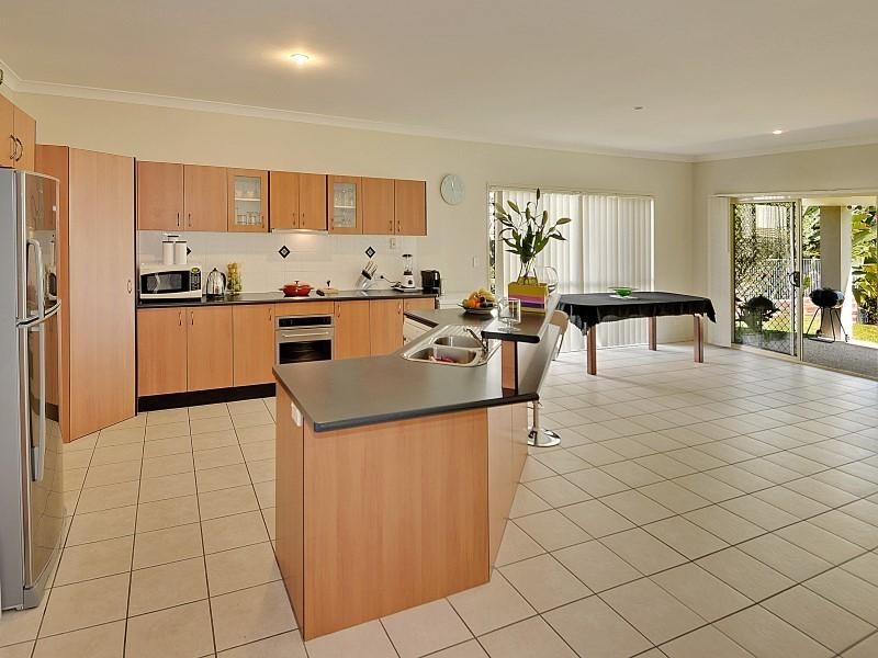 18 Campbellville Circuit, Pelican Waters QLD 4551