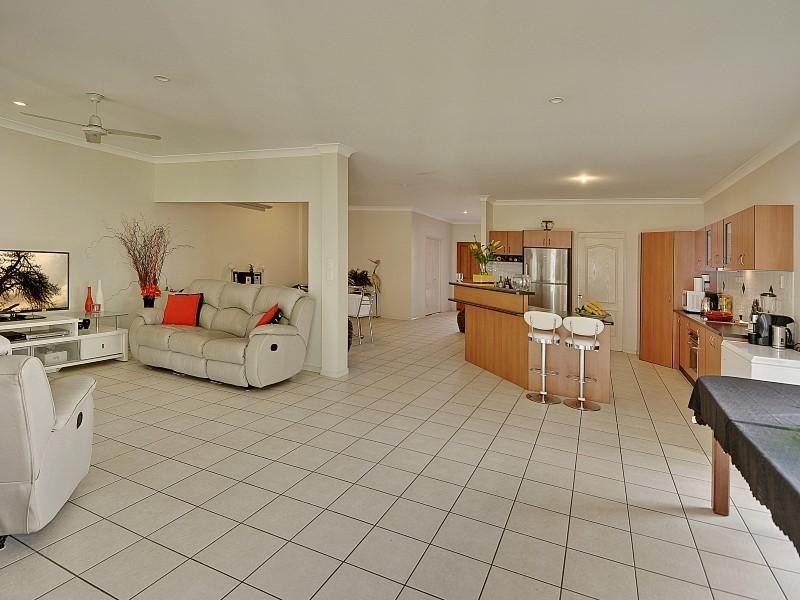 18 Campbellville Circuit, Pelican Waters QLD 4551