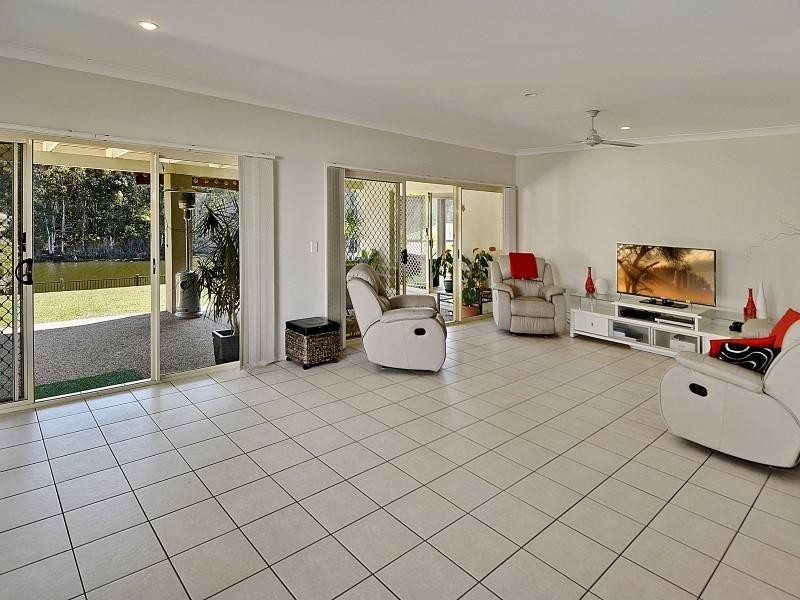 18 Campbellville Circuit, Pelican Waters QLD 4551